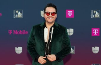 Alfonso Terán impone el Latin Country en la Alfombra de Premio Lo Nuestro Alfonso Terán impone el Latin Country en la Alfombra de Premio Lo Nuestro