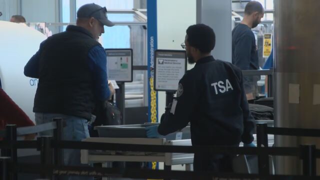 Cierre gubernamental causa retrasos aeroportuarios porque empleados no reciben salario