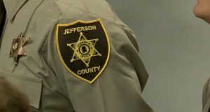 Demócratas proponen aumento salarial para el sheriff del condado de Jefferson Demócratas proponen aumento salarial para el sheriff del condado de Jefferson