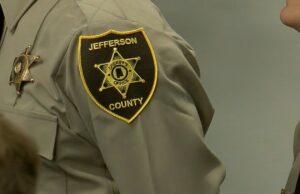 Demócratas proponen aumento salarial para el sheriff del condado de Jefferson Demócratas proponen aumento salarial para el sheriff del condado de Jefferson