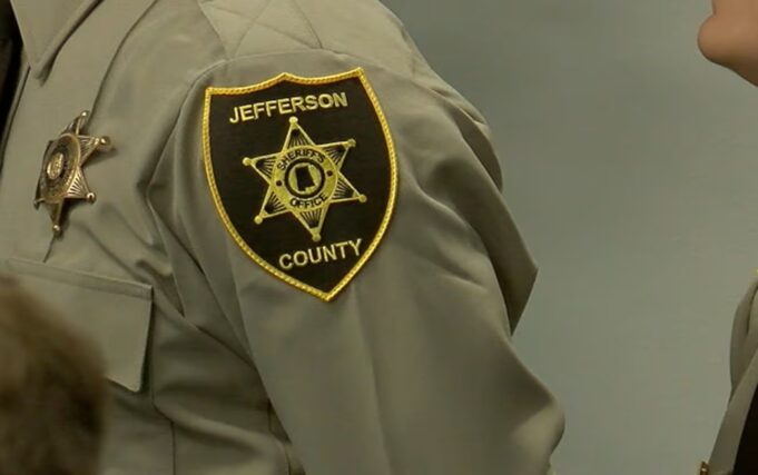 Demócratas proponen aumento salarial para el sheriff del condado de Jefferson Demócratas proponen aumento salarial para el sheriff del condado de Jefferson