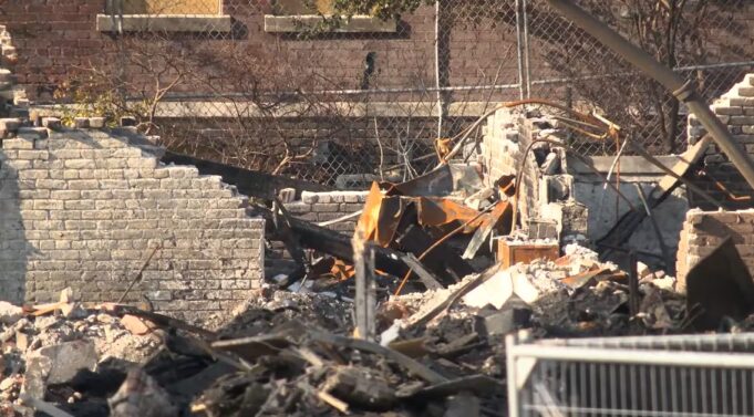 Edificios históricos de Five Points South serán demolidos tras un incendio masivo Edificios históricos de Five Points South serán demolidos tras un incendio masivo