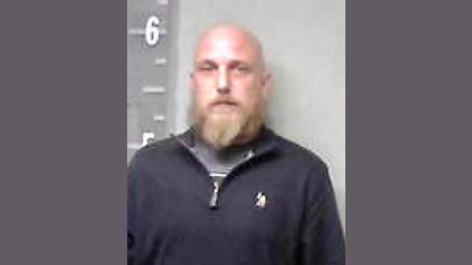 Hombre buscado es arrestado en el condado de Madison tras un esfuerzo de múltiples agencias Hombre buscado es arrestado en el condado de Madison tras un esfuerzo de múltiples agencias