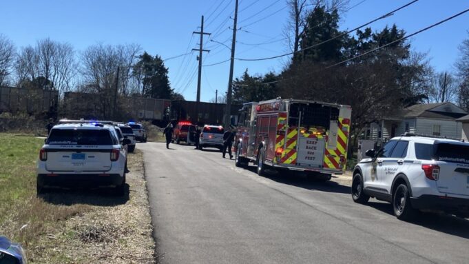 Hombre “gravemente” herido tras ser atropellado por un tren en Huntsville Hombre "gravemente" herido tras ser atropellado por un tren en Huntsville