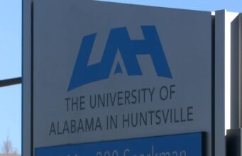 La Universidad de Alabama en Huntsville emite alerta de refugio por operativo policial en el campus La Universidad de Alabama en Huntsville emite alerta de refugio por operativo policial en el campus