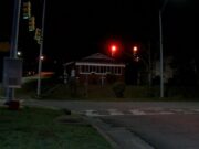 La policía de Tarrant halló una víctima de bala en un auto detenido en East Lake Blvd. La policía de Tarrant halló una víctima de bala en un auto detenido en East Lake Blvd.