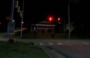 La policía de Tarrant halló una víctima de bala en un auto detenido en East Lake Blvd. La policía de Tarrant halló una víctima de bala en un auto detenido en East Lake Blvd.