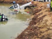 Mujer de Elkmont muere al caer su camioneta en estanque del condado Mujer de Elkmont muere al caer su camioneta en estanque del condado