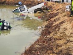 Mujer de Elkmont muere al caer su camioneta en estanque del condado Mujer de Elkmont muere al caer su camioneta en estanque del condado