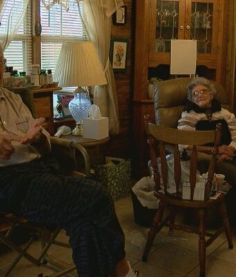 Pareja de ancianos en Alabama ve su factura eléctrica duplicarse a más de $500 Pareja de ancianos en Alabama ve su factura eléctrica duplicarse a más de $500