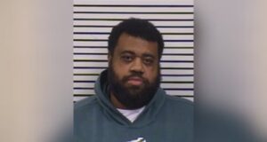 Profesor de la Preparatoria Aliceville arrestado por cargos de pornografía infantil Profesor de la Preparatoria Aliceville arrestado por cargos de pornografía infantil