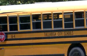 Talladega busca soluciones tras incendio en dugout y pérdida de uniformes escolares Talladega busca soluciones tras incendio en dugout y pérdida de uniformes escolares