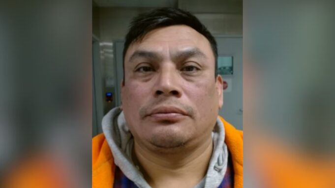 Un hombre fue arrestado tras presuntamente agredir a un agente de ICE en Alabaster Un hombre fue arrestado tras presuntamente agredir a un agente de ICE en Alabaster