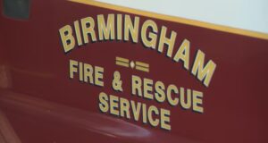Una persona herida en incendio en una casa en Birmingham Una persona herida en incendio en una casa en Birmingham