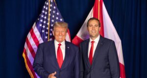 Wahl, apoyado por Trump, recauda cifra récord en su primera semana Wahl, apoyado por Trump, recauda cifra récord en su primera semana