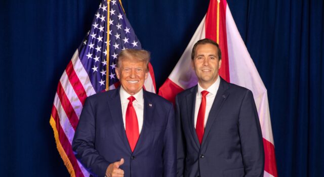 Wahl, apoyado por Trump, recauda cifra récord en su primera semana Wahl, apoyado por Trump, recauda cifra récord en su primera semana