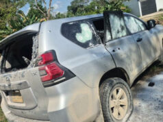 Asesinan a dos escoltas de un senador durante ataque armado en el este colombiano Asesinan a dos escoltas de un senador durante ataque armado en el este colombiano