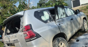 Asesinan a dos escoltas de un senador durante ataque armado en el este colombiano Asesinan a dos escoltas de un senador durante ataque armado en el este colombiano