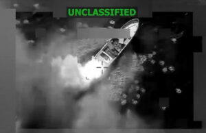 Ataque estadounidense a lancha en el Pacífico deja dos muertos y un sobreviviente Ataque estadounidense a lancha en el Pacífico deja dos muertos y un sobreviviente