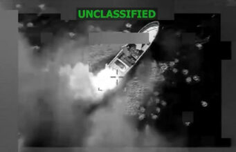 Ataque estadounidense a lancha en el Pacífico deja dos muertos y un sobreviviente Ataque estadounidense a lancha en el Pacífico deja dos muertos y un sobreviviente