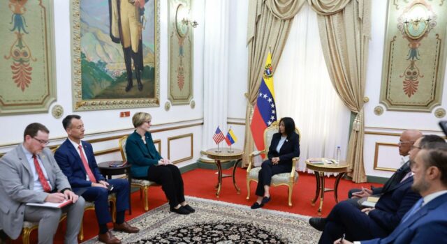 Delcy Rodríguez recibió a la nueva jefa diplomática de EE.UU. Delcy Rodríguez recibió a la nueva jefa diplomática de EE.UU.