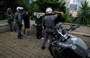 Doce sospechosos fueron detenidos en São Paulo por planear ataques durante protestas Doce sospechosos fueron detenidos en São Paulo por planear ataques durante protestas