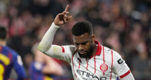 El Girona agrava la crisis del Barcelona con una victoria 2 – 1 El Girona agrava la crisis del Barcelona con una victoria 2 - 1