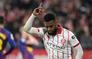 El Girona agrava la crisis del Barcelona con una victoria 2 – 1 El Girona agrava la crisis del Barcelona con una victoria 2 - 1