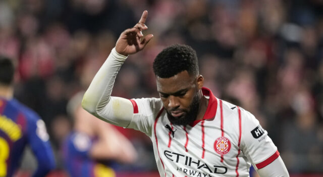 El Girona agrava la crisis del Barcelona con una victoria 2 – 1 El Girona agrava la crisis del Barcelona con una victoria 2 - 1