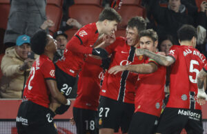 El Mallorca golea al Sevilla con un contundente cuatro a uno final El Mallorca golea al Sevilla con un contundente cuatro a uno final