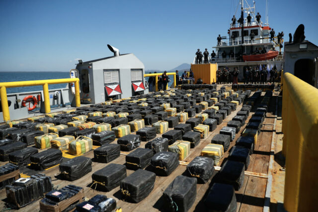 El Salvador decomisa 6,6 toneladas de cocaína, el alijo "más grande" en su historia El Salvador intercepta cargamento histórico de cocaína en el océano Pacífico