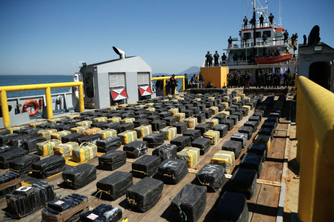 El Salvador intercepta cargamento histórico de cocaína en el océano Pacífico El Salvador intercepta cargamento histórico de cocaína en el océano Pacífico