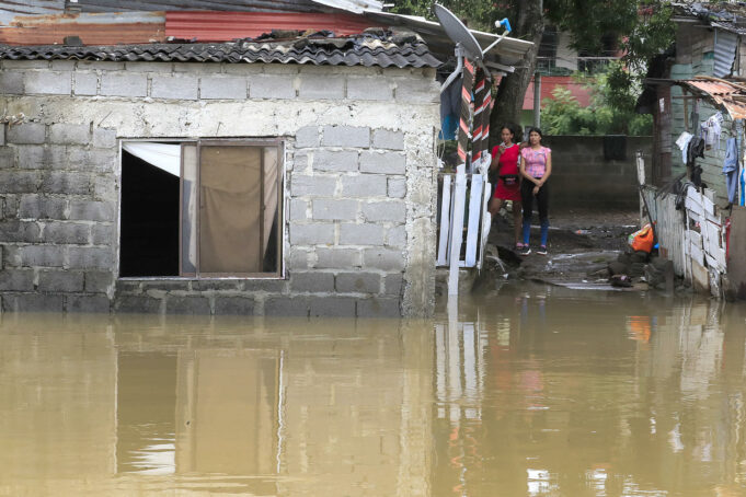 Fuertes lluvias en el norte de Colombia dejan catorce muertos y miles damnificados Fuertes lluvias en el norte de Colombia dejan catorce muertos y miles damnificados