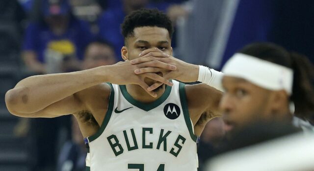 Giannis Antetokounmpo renueva con Milwaukee usando una famosa escena de cine viral Giannis Antetokounmpo renueva con Milwaukee usando una famosa escena de cine viral