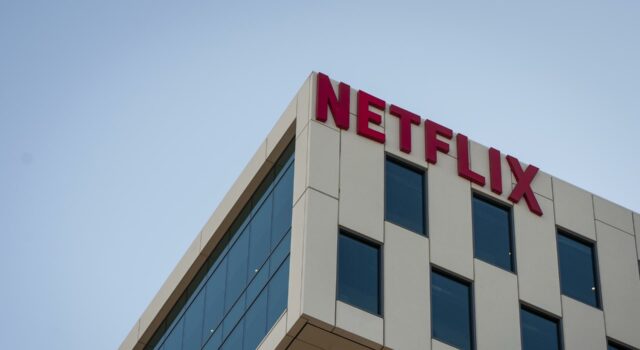 Netflix se retira de la compra de Warner Bros Discovery tras oferta de Paramount Skydance Netflix se retira de la compra de Warner Bros Discovery tras oferta de Paramount Skydance