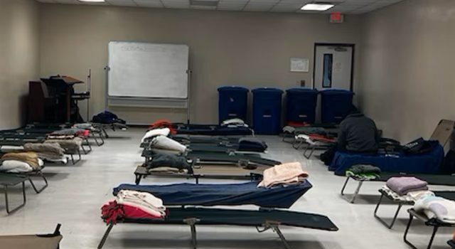 Refugio municipal abrirá este domingo y lunes ante las bajas temperaturas previstas Refugio municipal abrirá este domingo y lunes ante las bajas temperaturas previstas