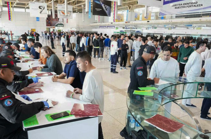 Vuelo de repatriacion desde Estados Unidos llega a Venezuela con 110 migrantes Vuelo de repatriacion desde Estados Unidos llega a Venezuela con 110 migrantes