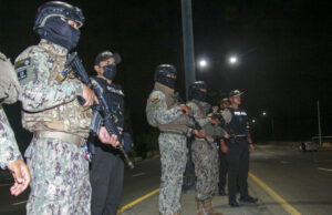 Guayaquil se convierte en una ciudad fantasma por el toque de queda en Ecuador Guayaquil se convierte en una ciudad fantasma por el toque de queda en Ecuador