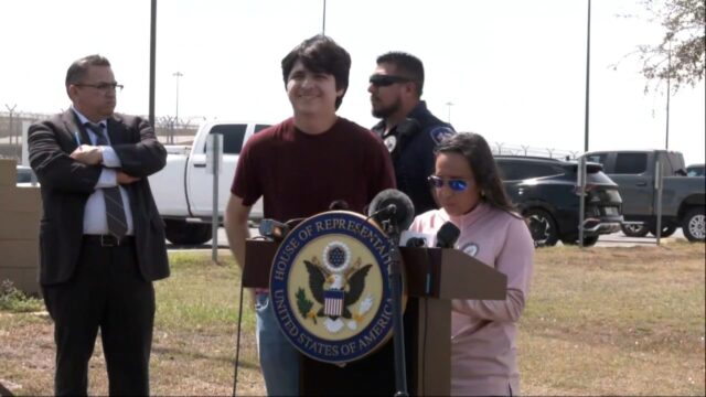 Liberan a "hermanos mariachi" y sus padres de centro de detención en Texas