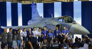 Brasil presenta el primer caza supersónico de su historia fabricado en el país Brasil presenta el primer caza supersónico de su historia fabricado en el país