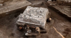Descubren altar tolteca con restos humanos en obra ferroviaria de México Descubren altar tolteca con restos humanos en obra ferroviaria de México