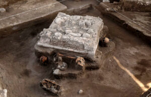 Descubren altar tolteca con restos humanos en obra ferroviaria de México Descubren altar tolteca con restos humanos en obra ferroviaria de México
