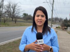 Periodista de Tennessee que cubría migración termina bajo custodia de ICE Periodista de Tennessee que cubría migración termina bajo custodia de ICE