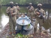 Ejército de Ecuador decomisa narcosubmarino de 35 metros cargado con combustible Ejército de Ecuador decomisa narcosubmarino de 35 metros cargado con combustible