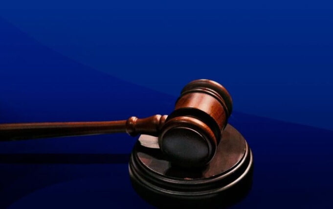 Arrestan a hombre por presunto voto ilegal en dos elecciones Arrestan a hombre por presunto voto ilegal en dos elecciones