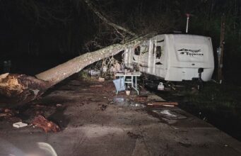 Comunidades de Alabama Central limpian árboles y escombros tras tormentas Comunidades de Alabama Central limpian árboles y escombros tras tormentas