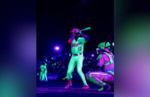 Cosmic Baseball trae espectáculo de neón a Birmingham esta semana Cosmic Baseball trae espectáculo de neón a Birmingham esta semana