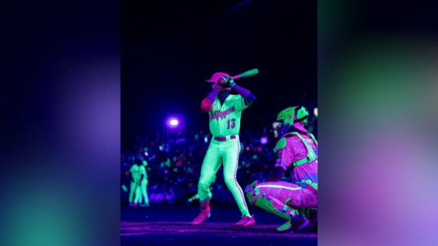 Cosmic-Baseball-trae-espectaculo-de-neon-a-Birmingham-esta-semana Cosmic Baseball trae espectáculo de neón a Birmingham esta semana