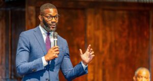 El alcalde Woodfin presenta la agenda legislativa 2026 para fortalecer vecindarios El alcalde Woodfin presenta la agenda legislativa 2026 para fortalecer vecindarios