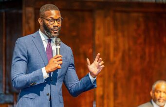 El alcalde Woodfin presenta la agenda legislativa 2026 para fortalecer vecindarios El alcalde Woodfin presenta la agenda legislativa 2026 para fortalecer vecindarios